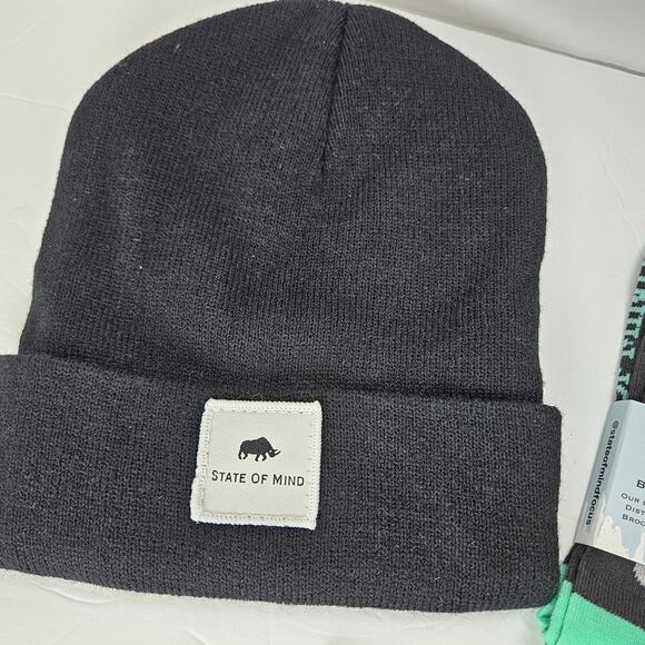 State of Mind Beanie, Socks, and Vegan Leather Wallet Gift Set - Picture 3 of 10